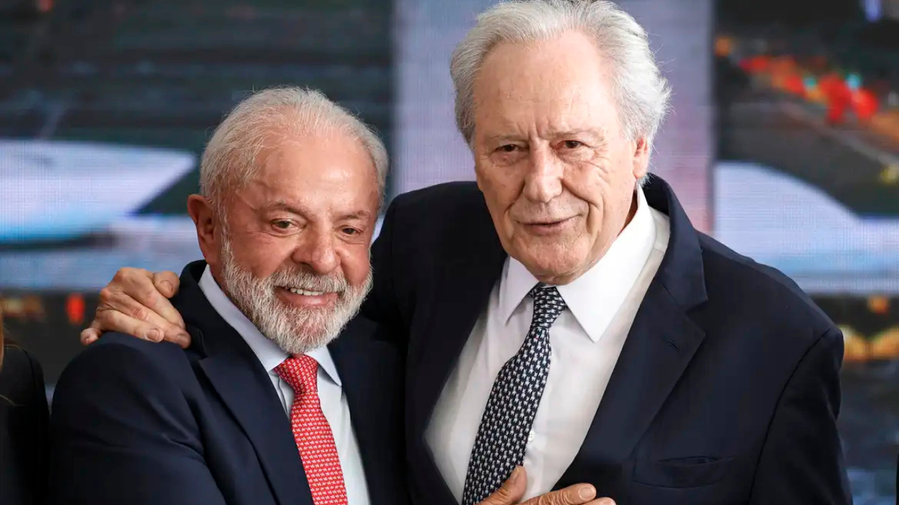 Lewandowski entrega carta de demissão do Ministério da Justiça a Lula