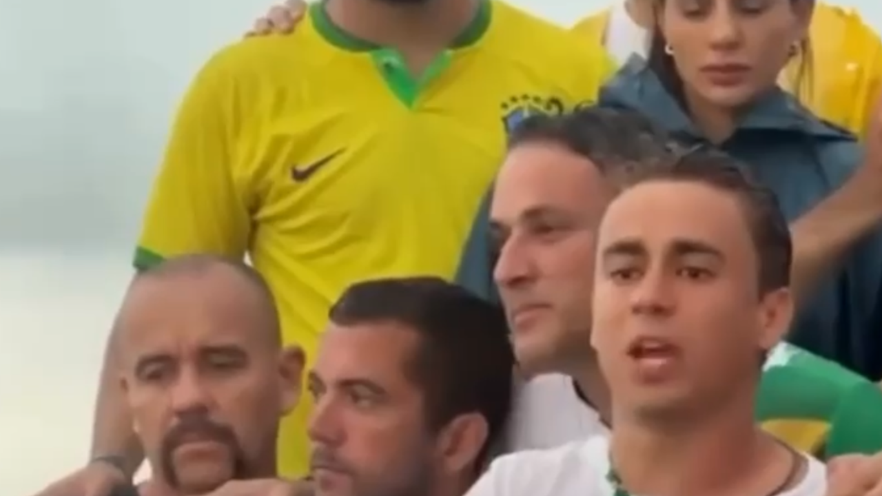 Vídeo: Nikolas Ferreira defende Bolsonaro em ato e pede prisão domiciliar imediata