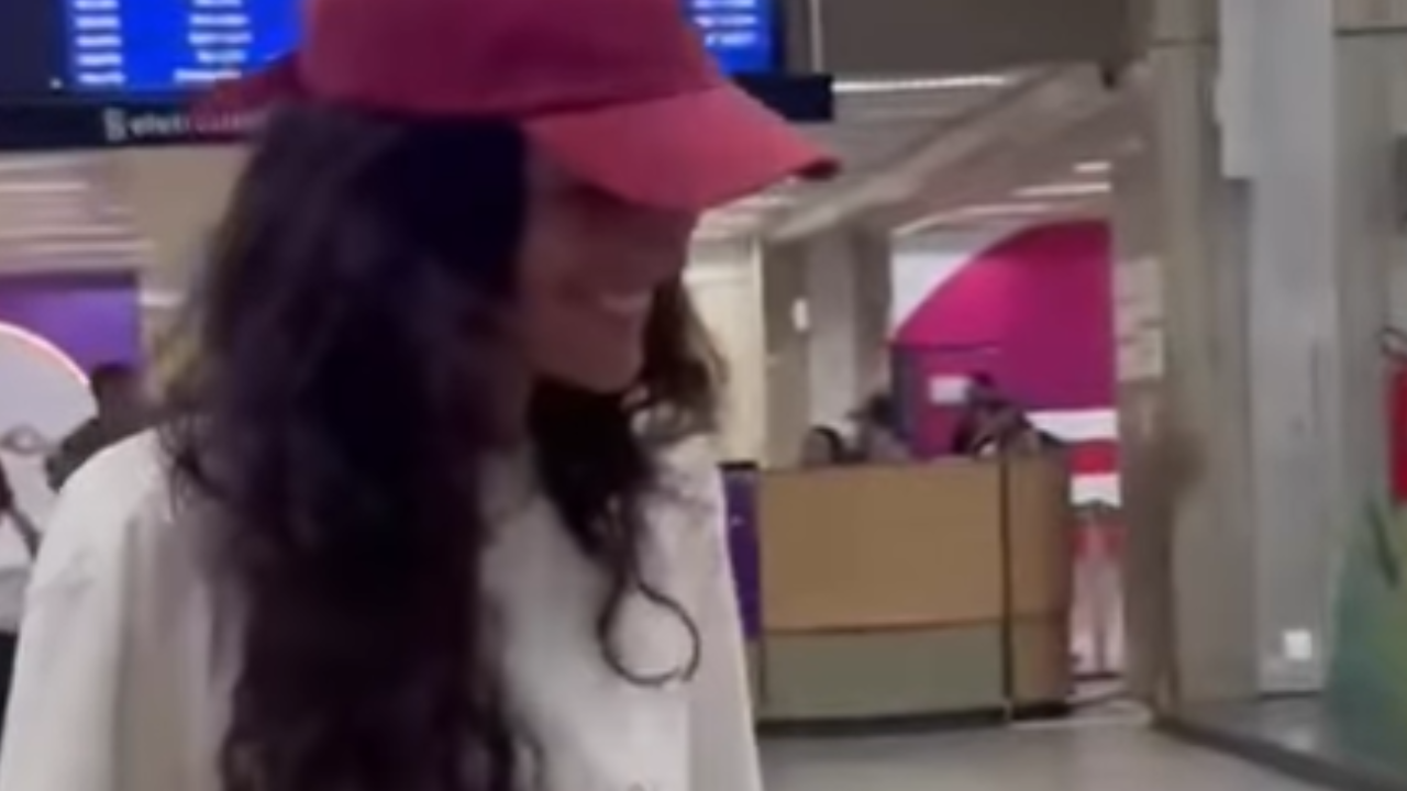 Vídeo de paparazzi flagra Bruna Marquezine e Shawn Mendes no Galeão e movimento repercute nas redes