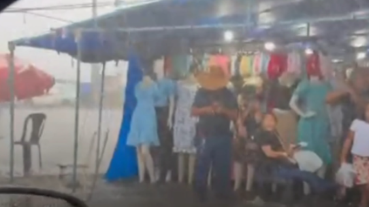 Comerciantes da Rua 44 ficam ilhados após forte chuva nesta quarta-feira (07/01) em Goiânia