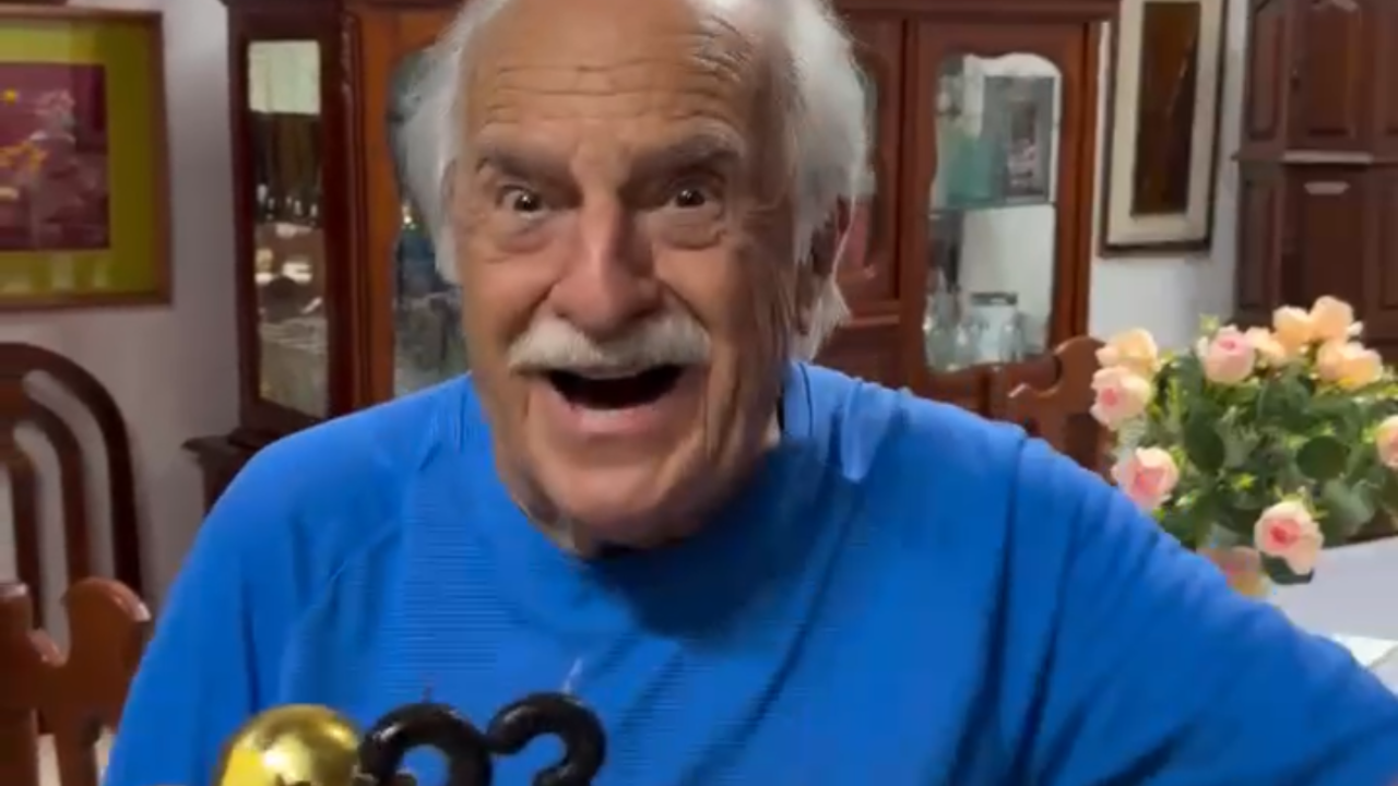 Vídeo: Ary Fontoura completa 93 anos e pede saúde e amor em rede social