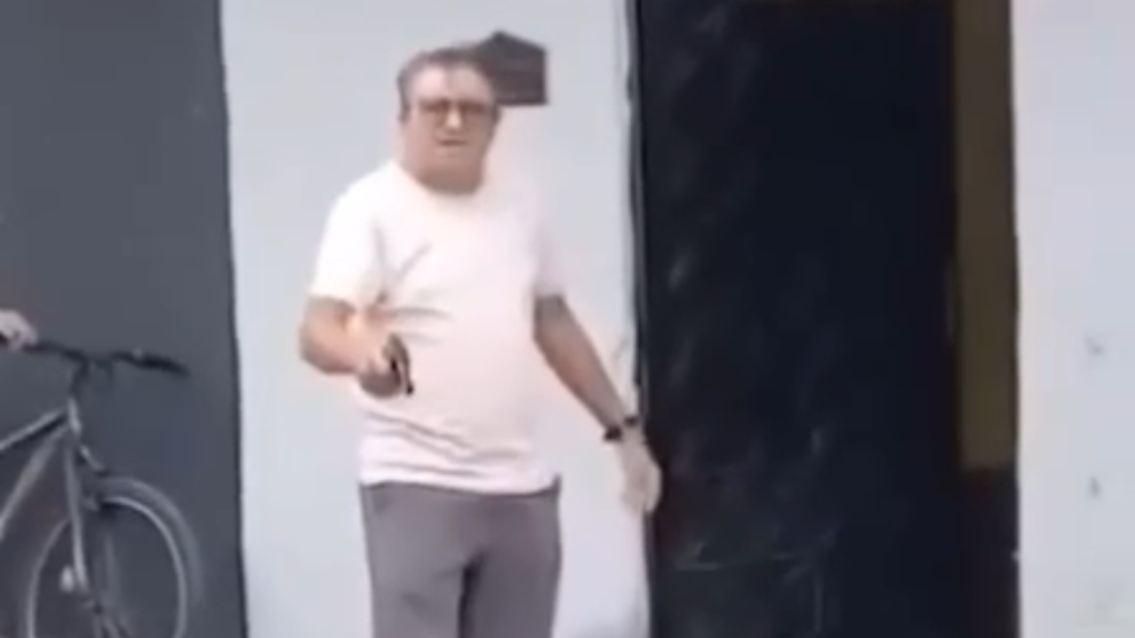 Vídeo: Discussão entre vizinhos termina com homem baleado após briga