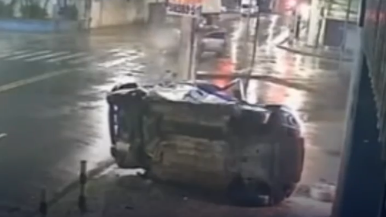 Vídeo: Policial militar morre e colega fica ferido em acidente de viatura
