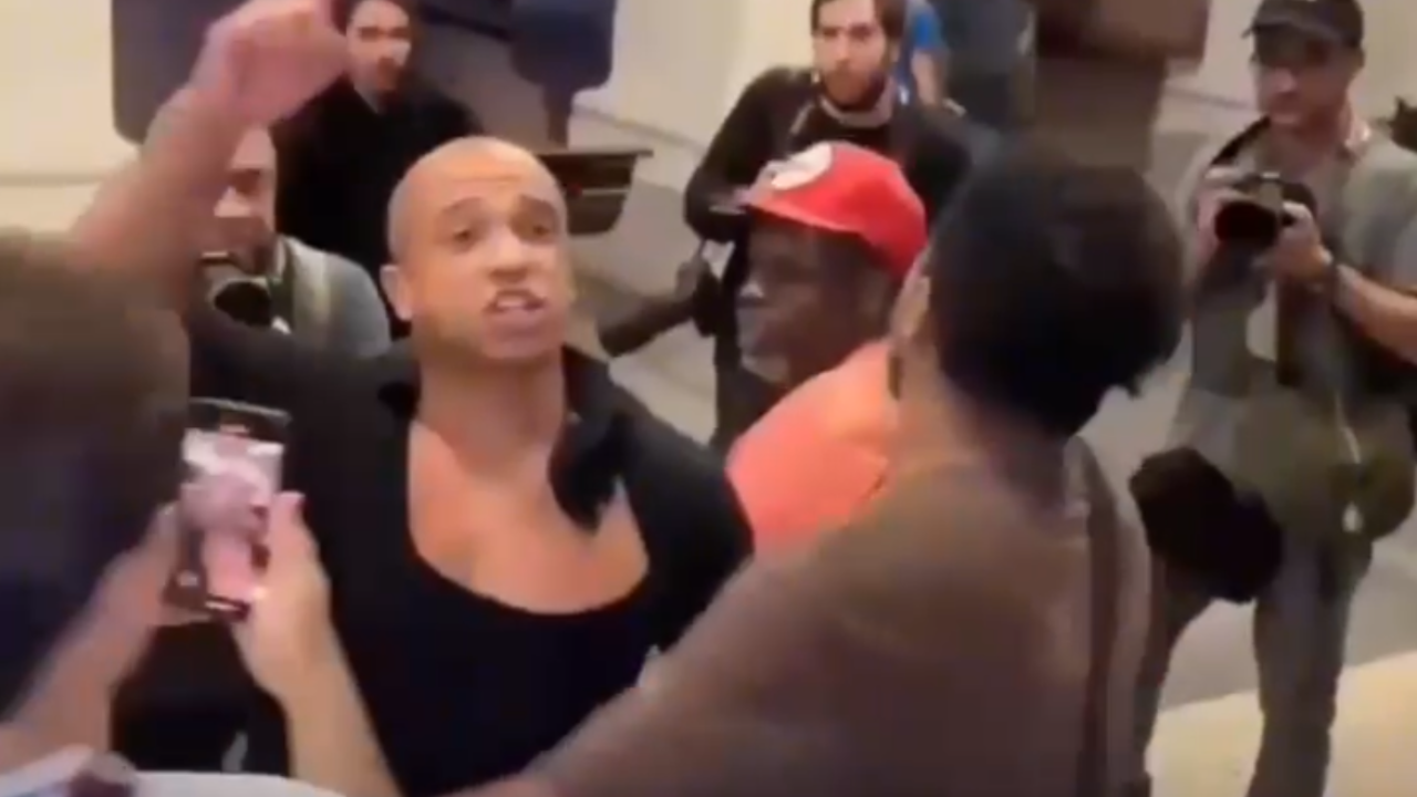 Vídeo: Confusão em ato na USP termina com socos e confronto entre ativistas
