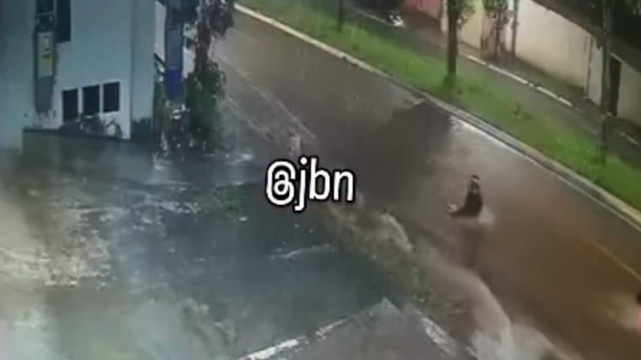 Motociclista é arrastada pela forte chuva na região Noroeste de Goiânia
