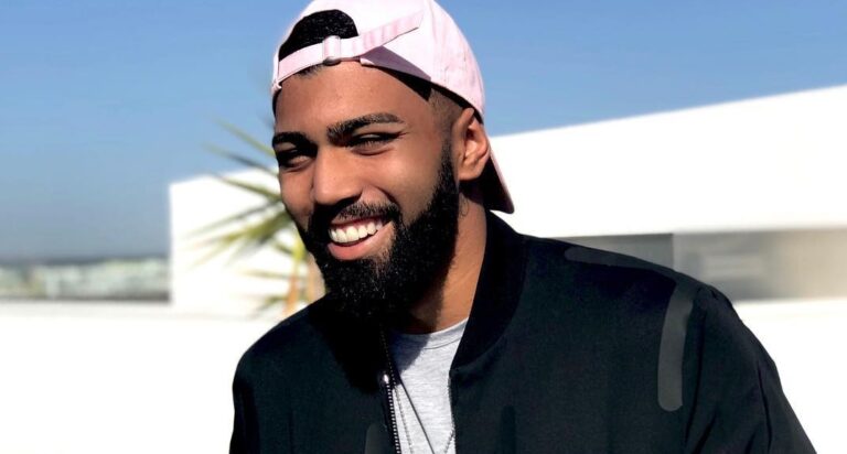 Gabigol é flagrado em balada com mulheres seminuas. Confira o vídeo