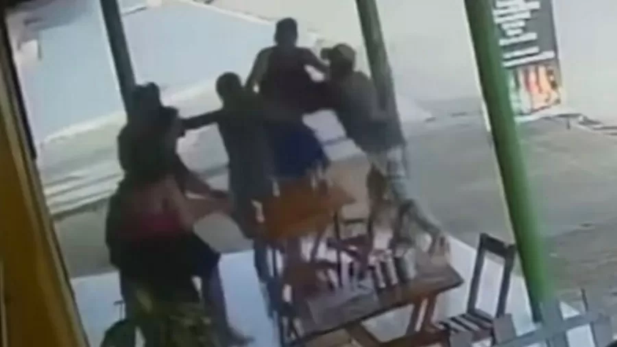 Homem é linchado até a morte após dar tapa na mulher em distribuidora de Senador Canedo