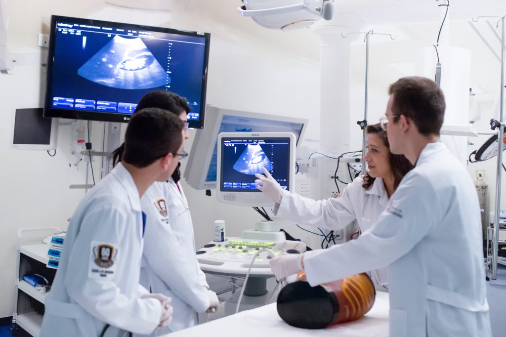 Enamed revela quais faculdades de medicina se destacam e quais ficam entre as piores em Goiás. Confira a lista