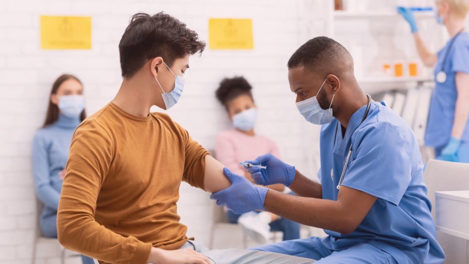 Anvisa aprova uso de injeção de longa duração para prevenir o HIV
