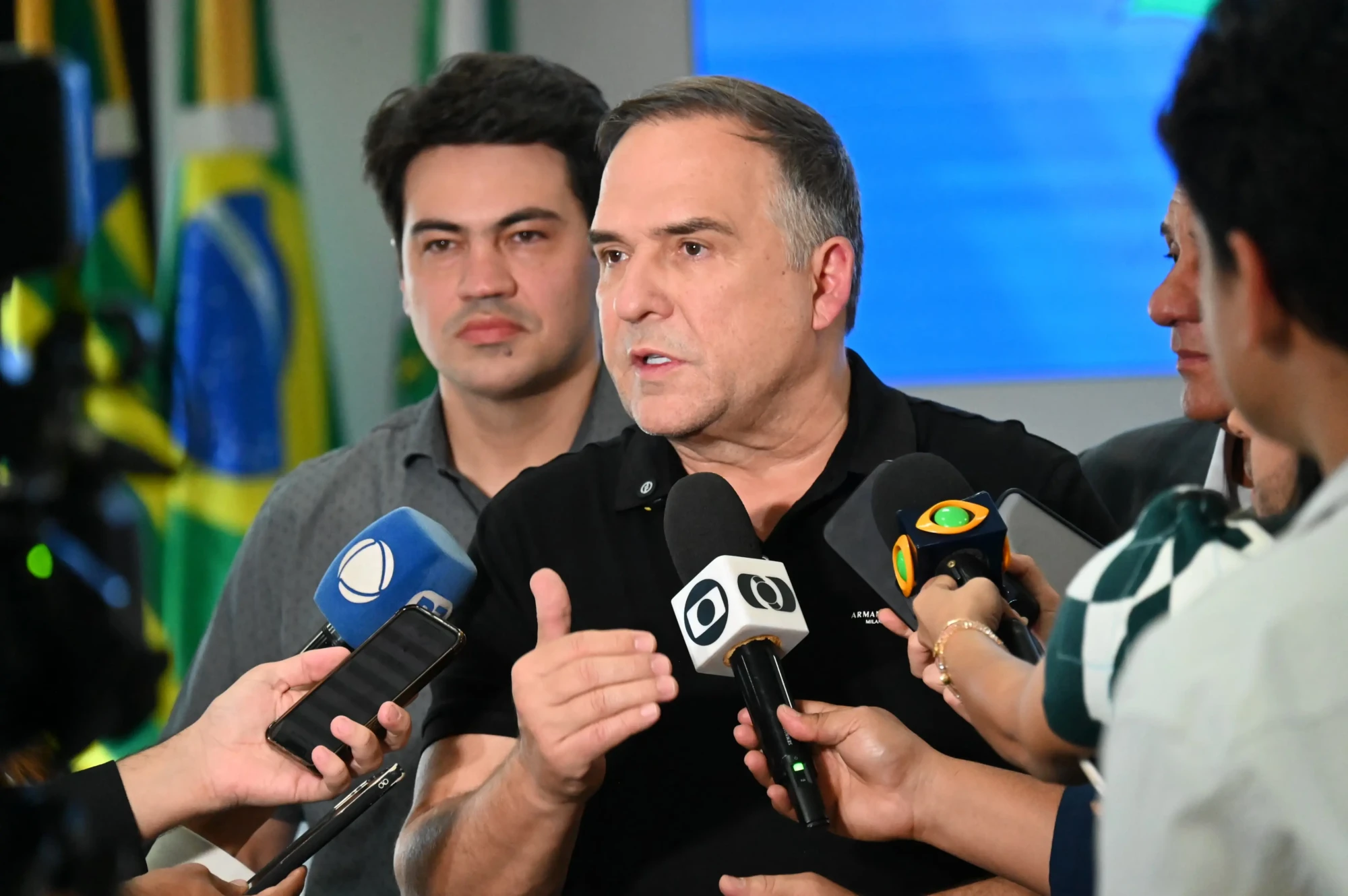 Prefeito Sandro Mabel veta projeto que revoga a Taxa do Lixo em Goiânia