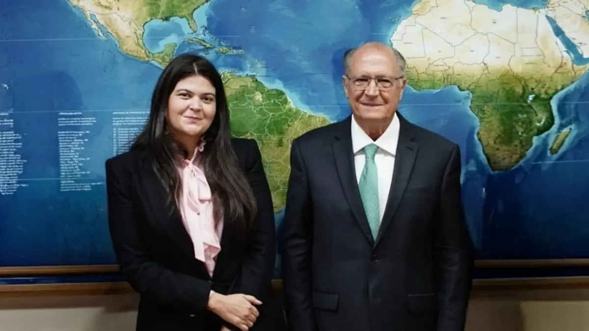 Ato de filiação de Aava Santiago ao PSB terá presença do vice-presidente Alckmin em Goiânia