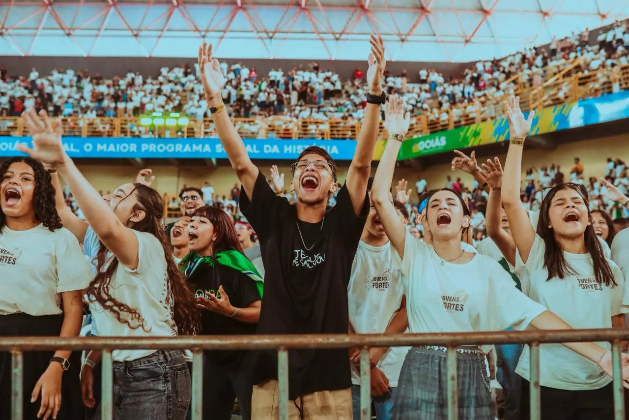 Jovens evangélicos lotam Goiânia Arena durante feriado de Carnaval em Goiás