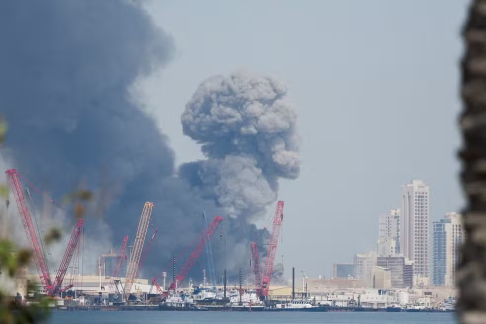Irã responde a ataque conjunto e ataca base da Marinha dos EUA no Bahrein