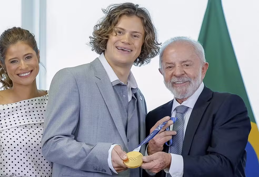 Lula recebe Lucas Braathen no Planalto e diz: "Você é mais brasileiro do que muita gente que mora aqui"