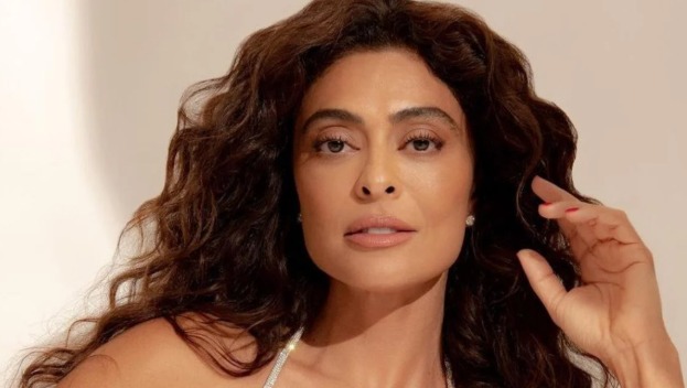 Juliana Paes expressa emoção durante desfile da Viradouro