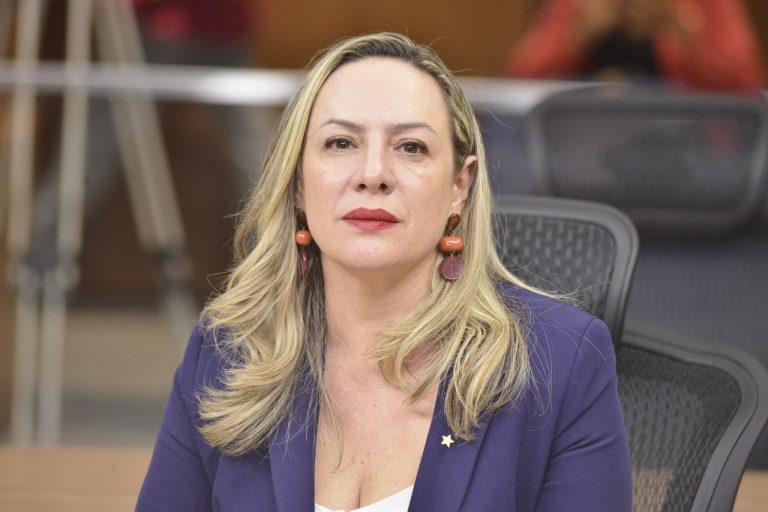 Adriana Accorsi nega articulação com Marconi Perillo e confirma candidatura própria