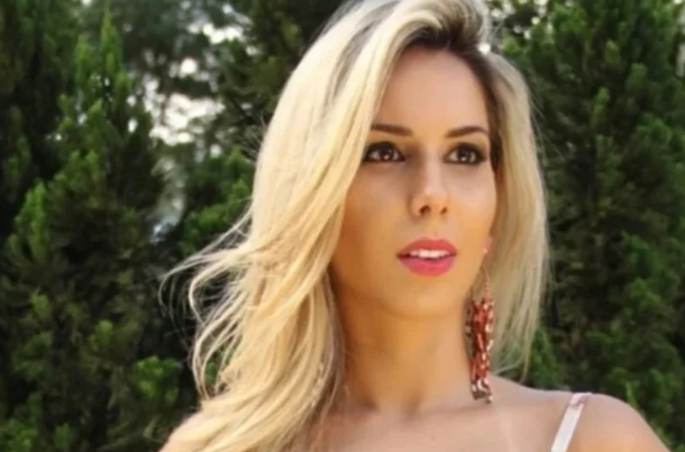 Barbie do crime é presa em Goiânia suspeita de golpes com celulares na internet