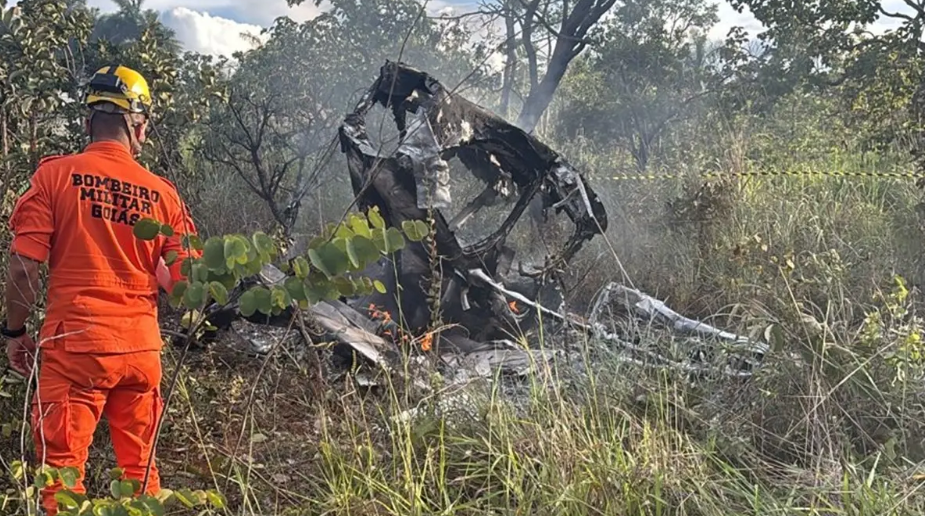 Avião cai após decolagem em Formosa e piloto escapa antes de incêndio