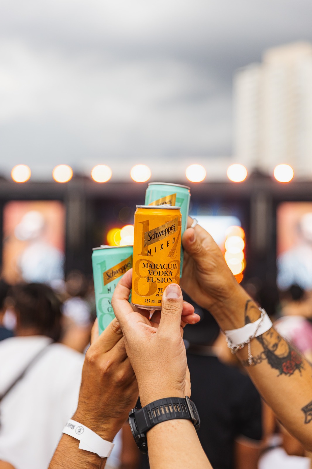 Schweppes Mixed reforça sua presença no Carnaval com o novo sabor Caipivodka Maracujá
