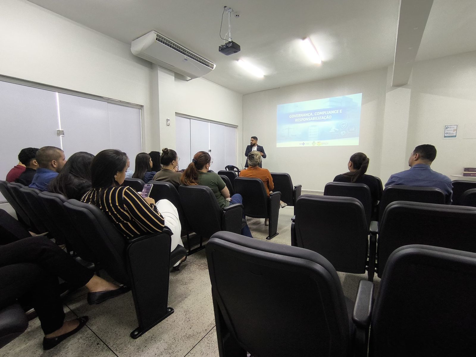 Treinamento fortalece governança no HEL