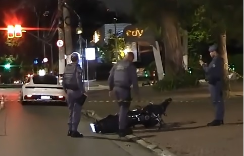 Porsche atropela assaltantes após ser roubado em São Paulo