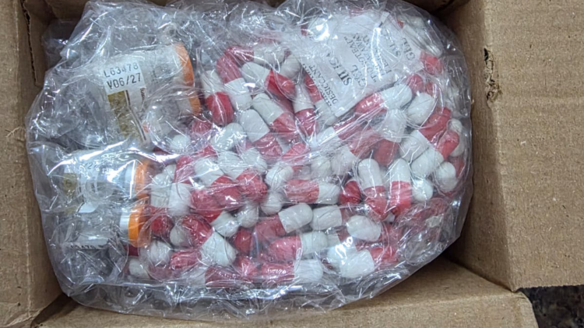 Mulher é presa em Goiânia por vender medicamentos para emagrecimento sem registro sanitário