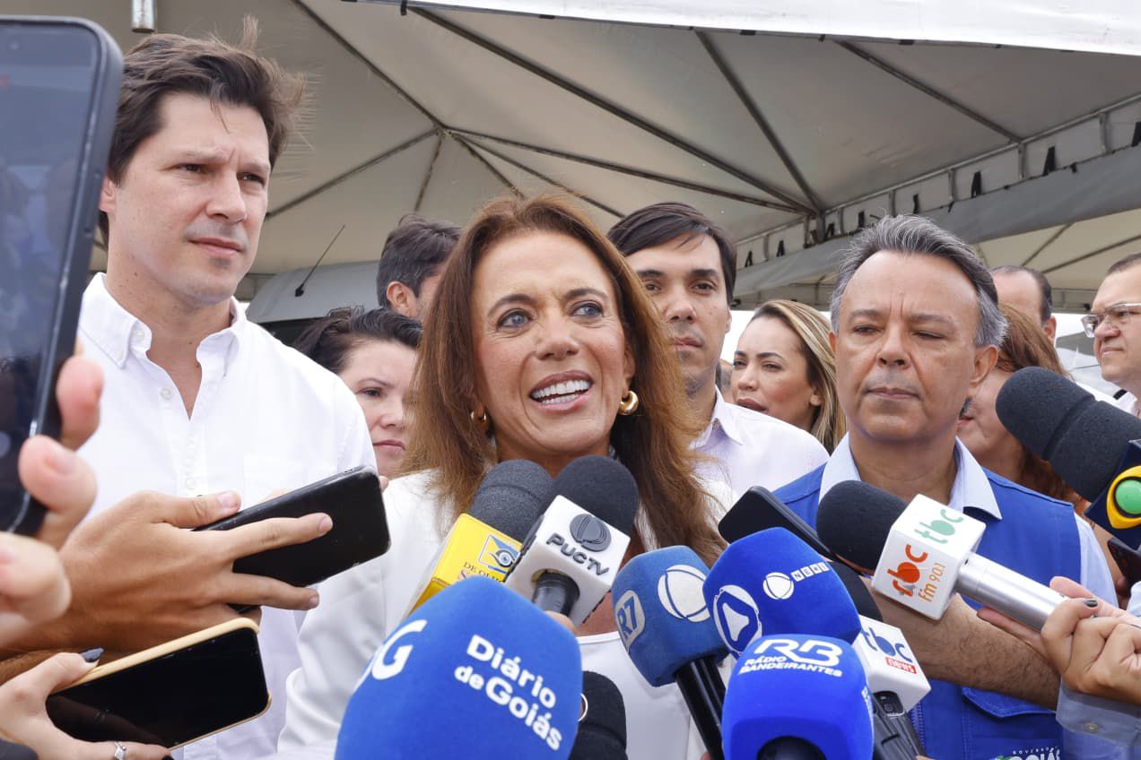 Gracinha e Daniel entregam 246 vans para a assistência social de todos os municípios goianos