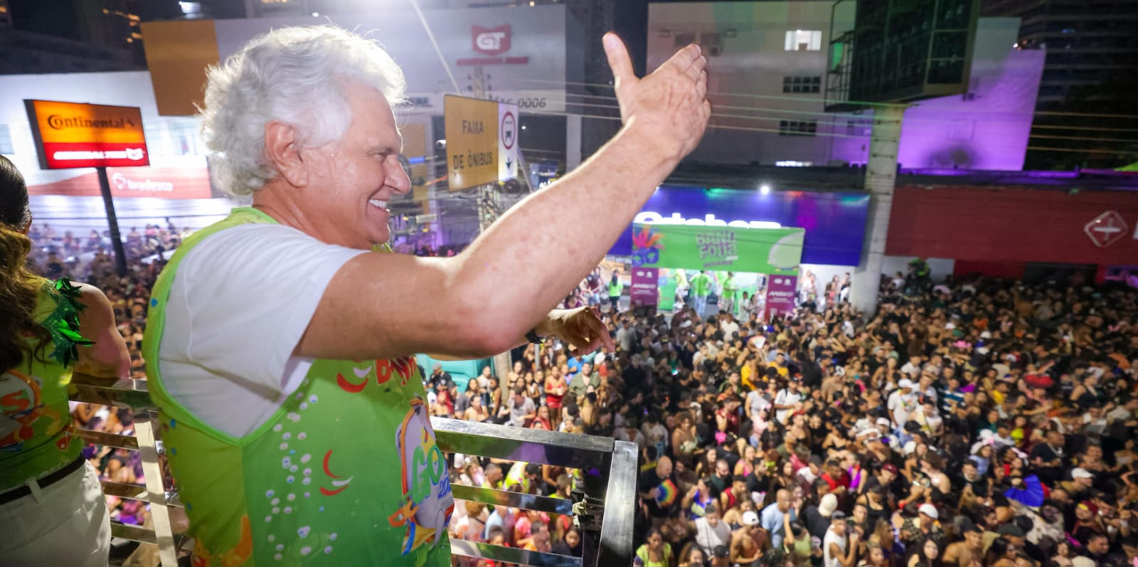 “O carnaval de Goiás chegou chegando”, diz Caiado ao celebrar recorde na folia em Goiânia