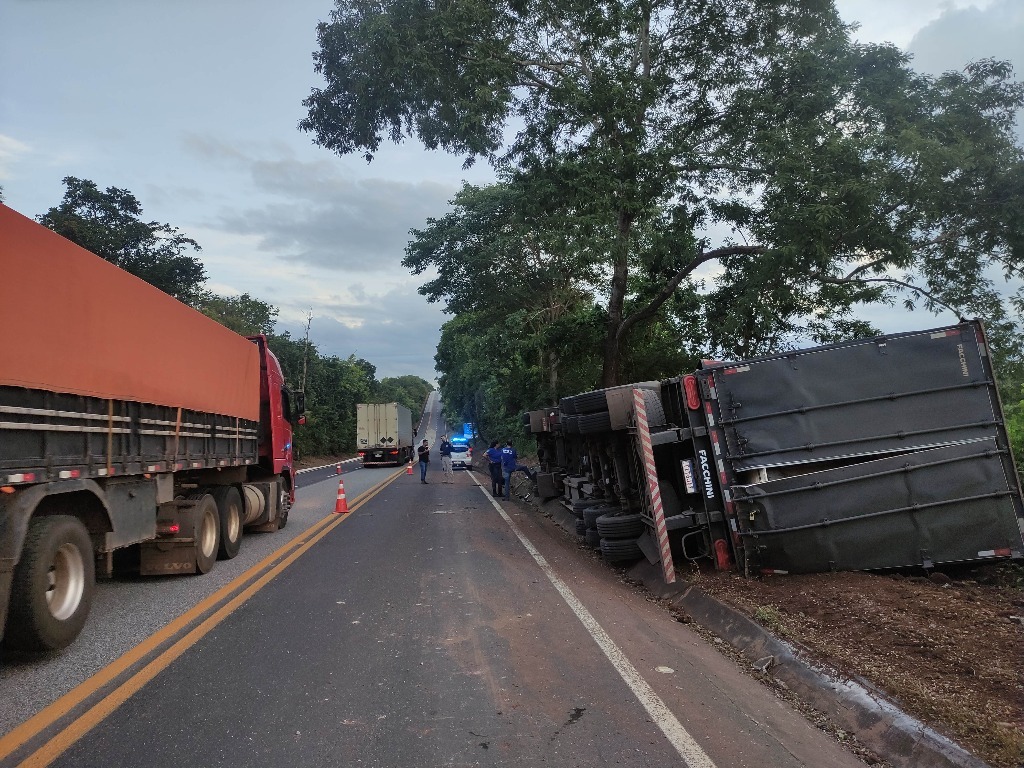 Casal de idosos morre em acidente na BR-153, em Porangatu