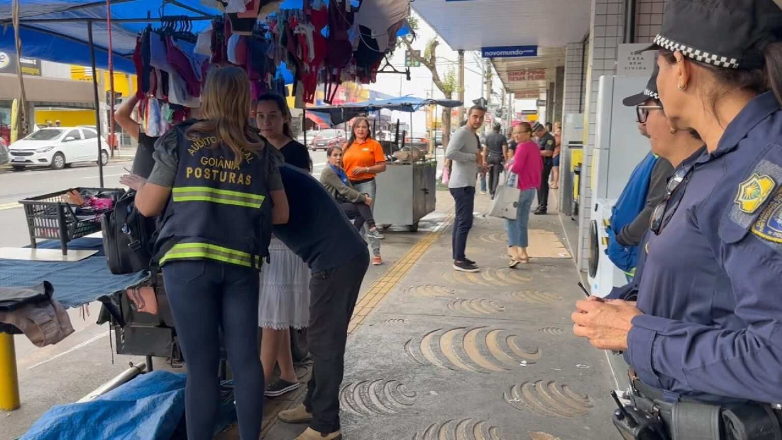 Prefeitura de Goiânia regulariza 80% dos processos de trabalhadores ambulantes em 2025