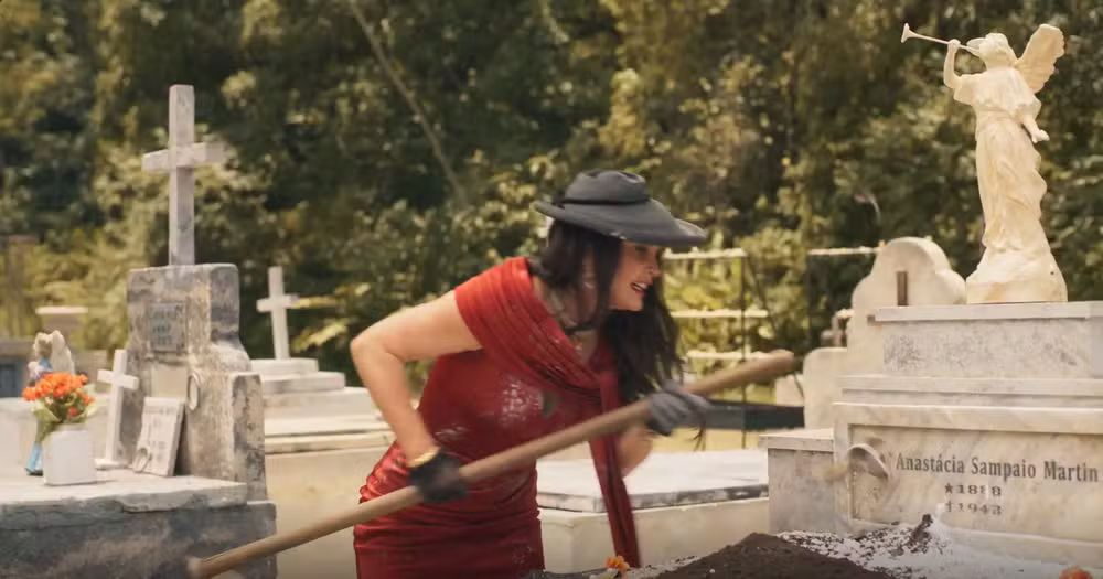 Sandra explode em fúria no cemitério em 'Êta Mundo Melhor!'; saiba o que motiva a vilã