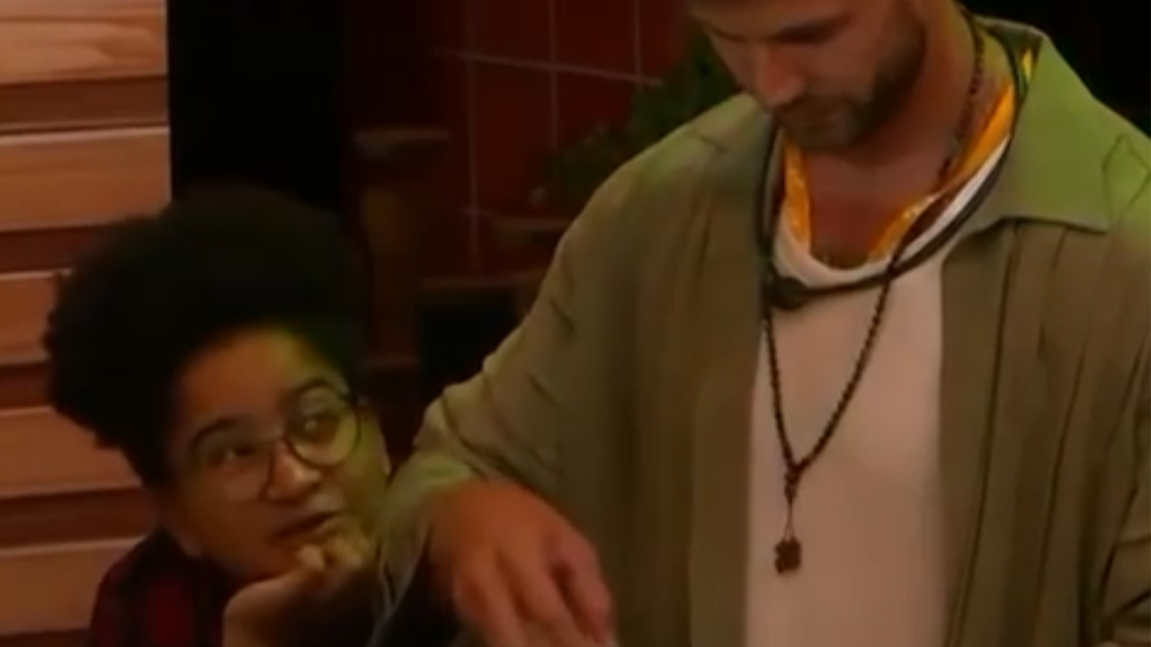 Vídeo: Milena provoca Jonas na festa do líder: ‘Como está minha presença insuportável?’
