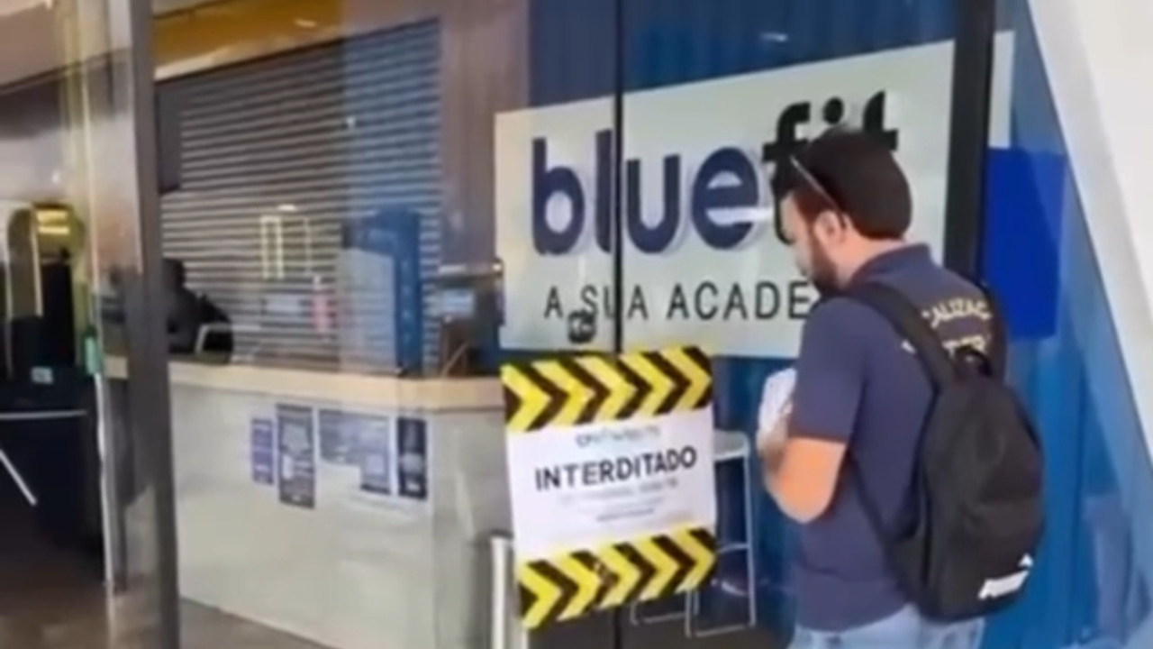 Academia Blue Fit é interditada em Goiânia após fiscalização. Assista ao vídeo