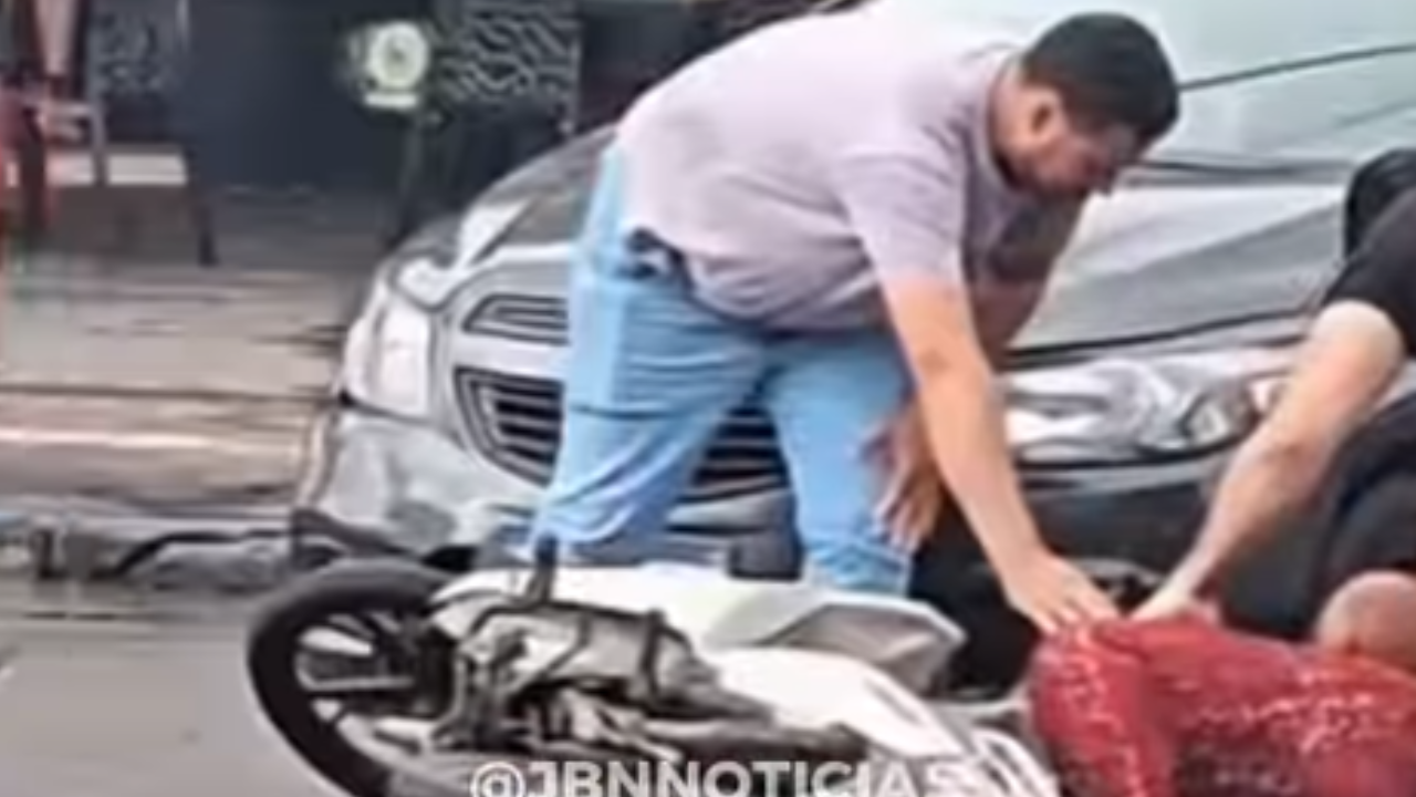 Vídeo: Acidente entre carro e motociclista é registrado na região norte de Goiânia