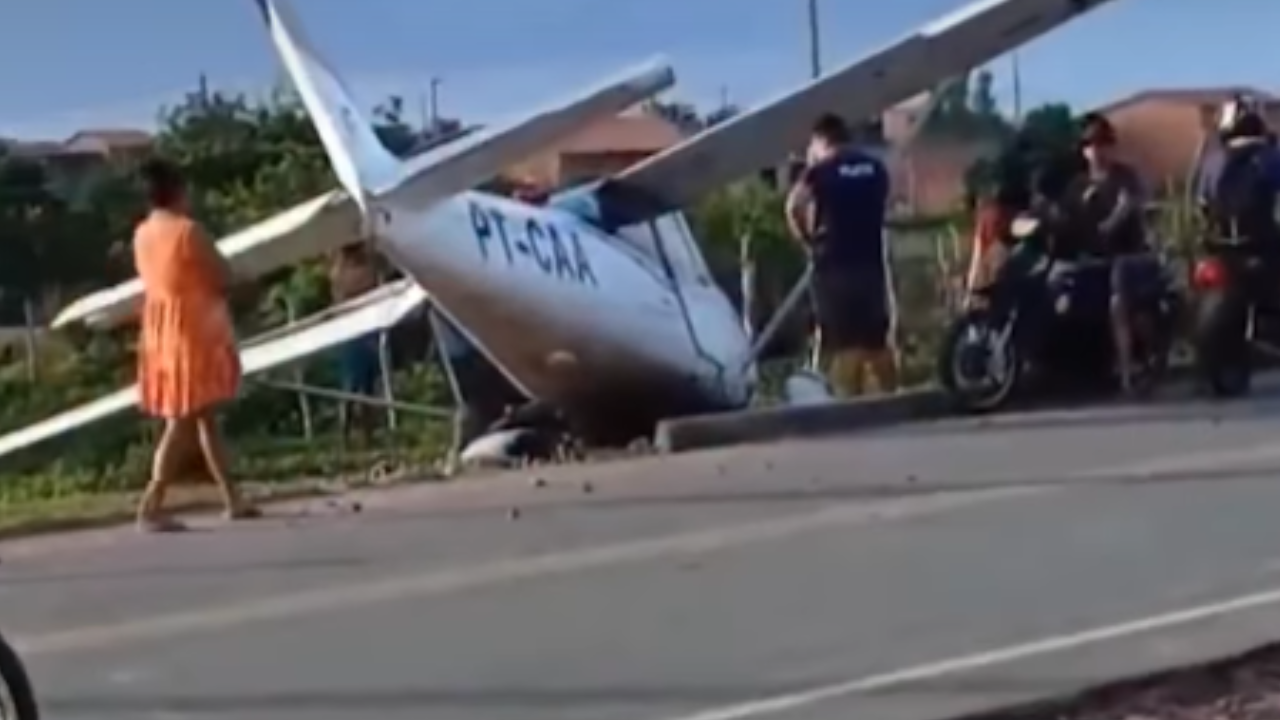 Vídeo: Pouso forçado mobiliza bombeiros e termina sem feridos