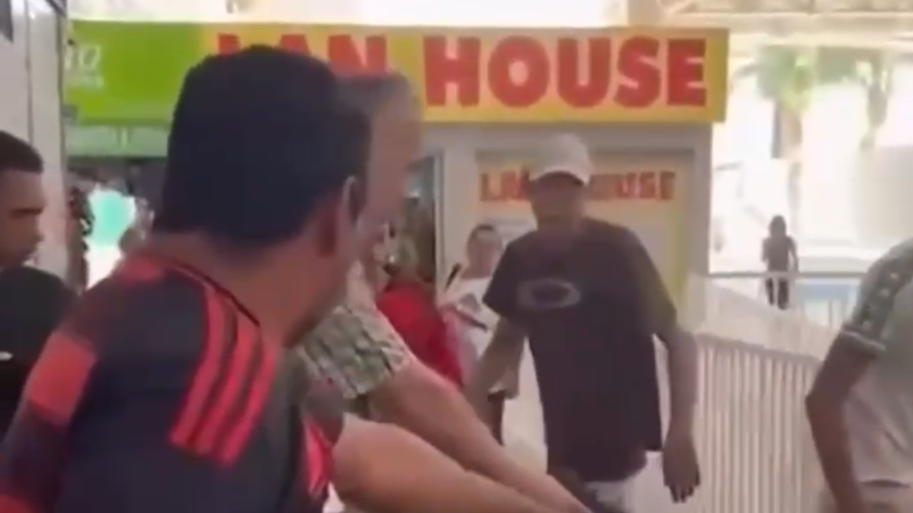 Vídeo: Homem é agredido por populares após tentar ataque a mulher em rodoviária
