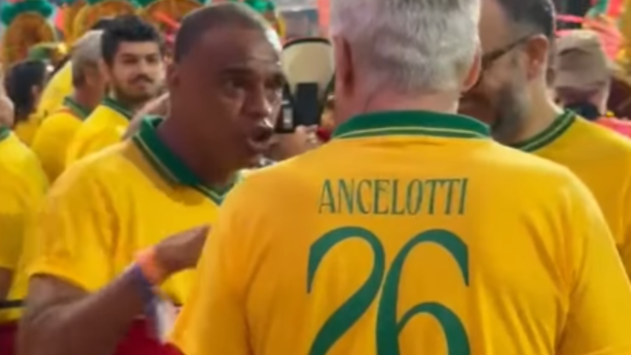 Técnico da seleção Ancelotti encontra Denilson no Anhembi e agita carnaval paulistano