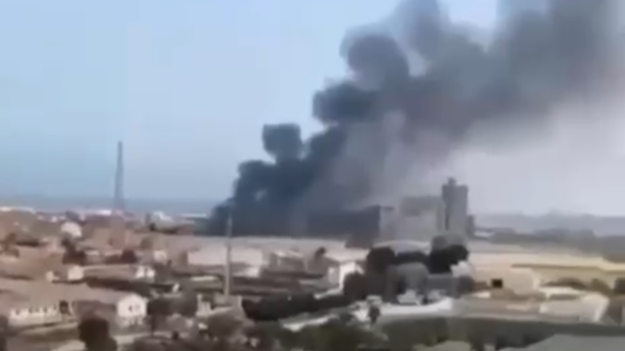 Drone Kamikaze do Irã atinge base naval dos EUA no Bahrein e eleva tensão no Golfo; veja vídeo
