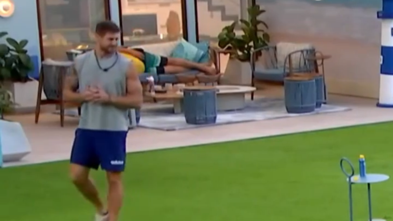 Vídeo: Ana Paula Renault flerta com Jonas: ‘Não me chamou pra dormir no VIP?’