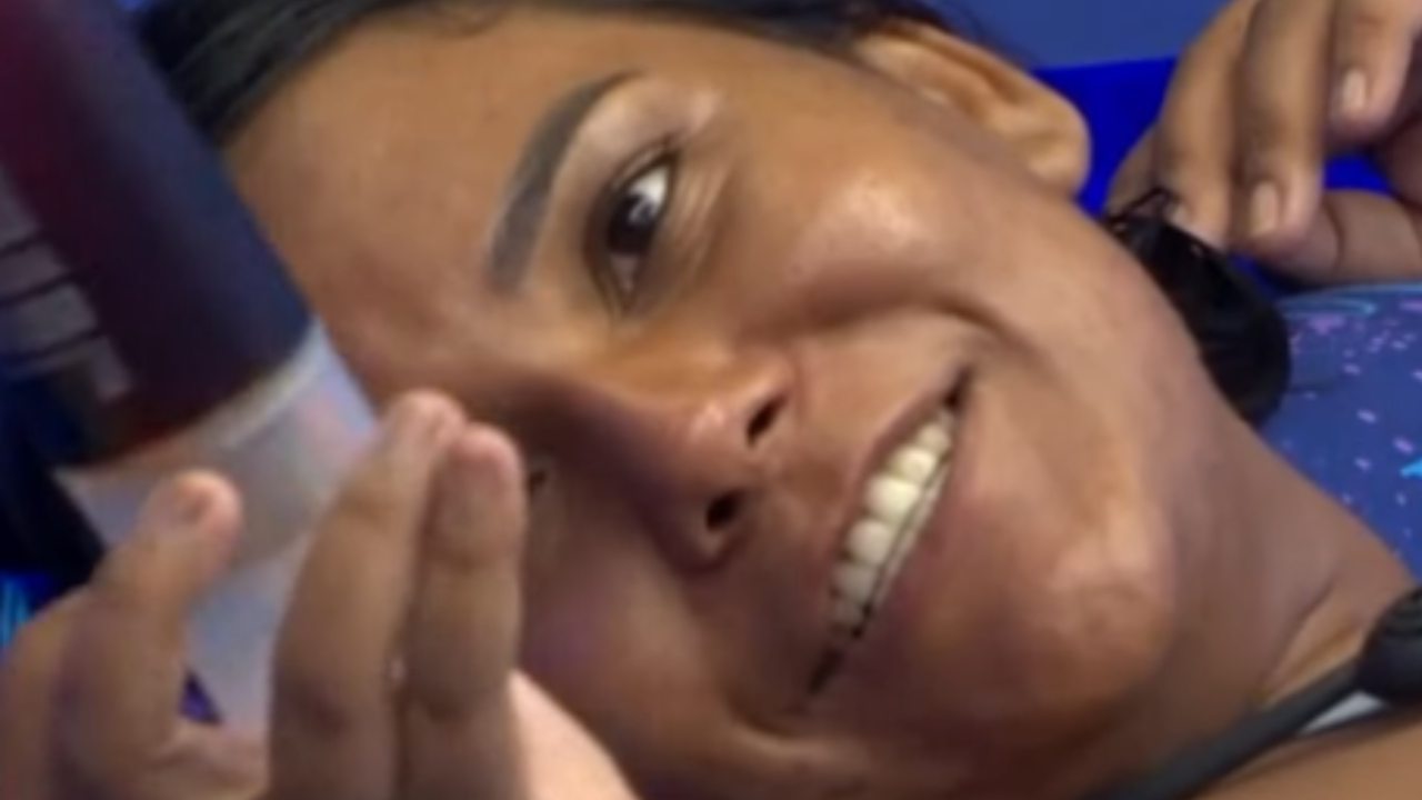 Vídeo: Silêncio e sedução com Chai revela truques de perfume e agita casa do BBB26