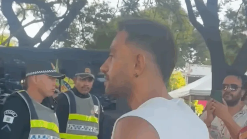 PM joga spray de pimenta no rosto de deputado em bloco de Carnaval. VÍDEO