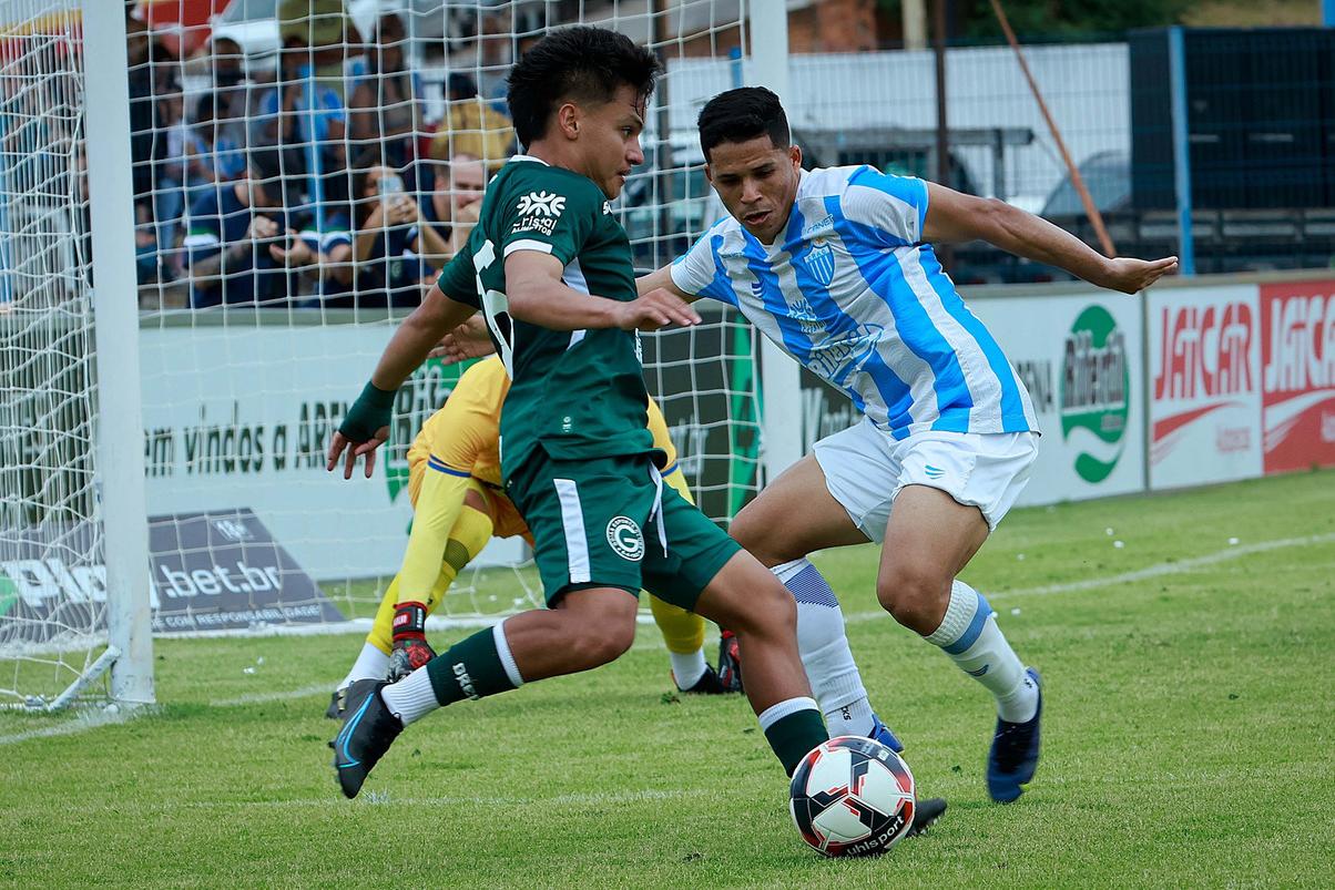 Invicto, Goiás encara o Crac no mata-mata do Goianão em Catalão