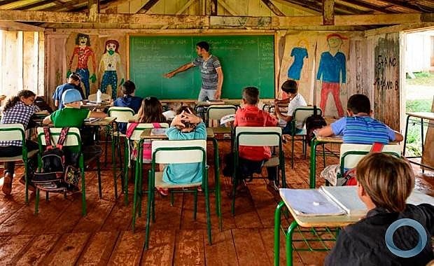Congresso reduz emendas para educação e aumenta recursos para assistência social em 2026
