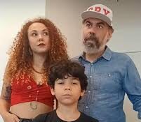 Pai e madrasta justificam opção por escola pública e fazem crítica indireta a Túlio Maravilha