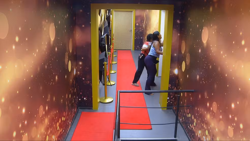 Chaiany e Milena tentam acordar Jonas no BBB e provocam alarme geral na casa