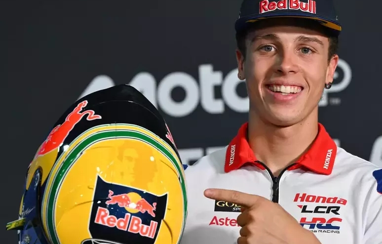 Pilotos elogiam autódromo de Goiânia e Diogo Moreira homenageia Ayrton Senna com capacete especial