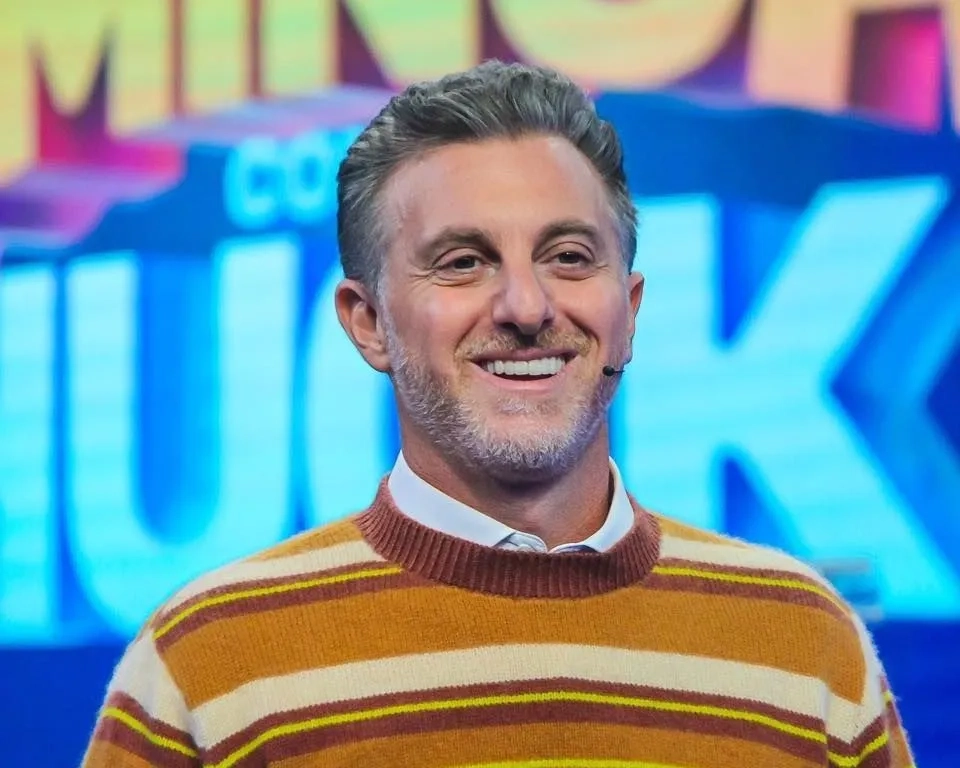 Luciano Huck chega a Goiânia para gravar quadro "Quem Quer Ser um Milionário" em Aparecida de Goiânia