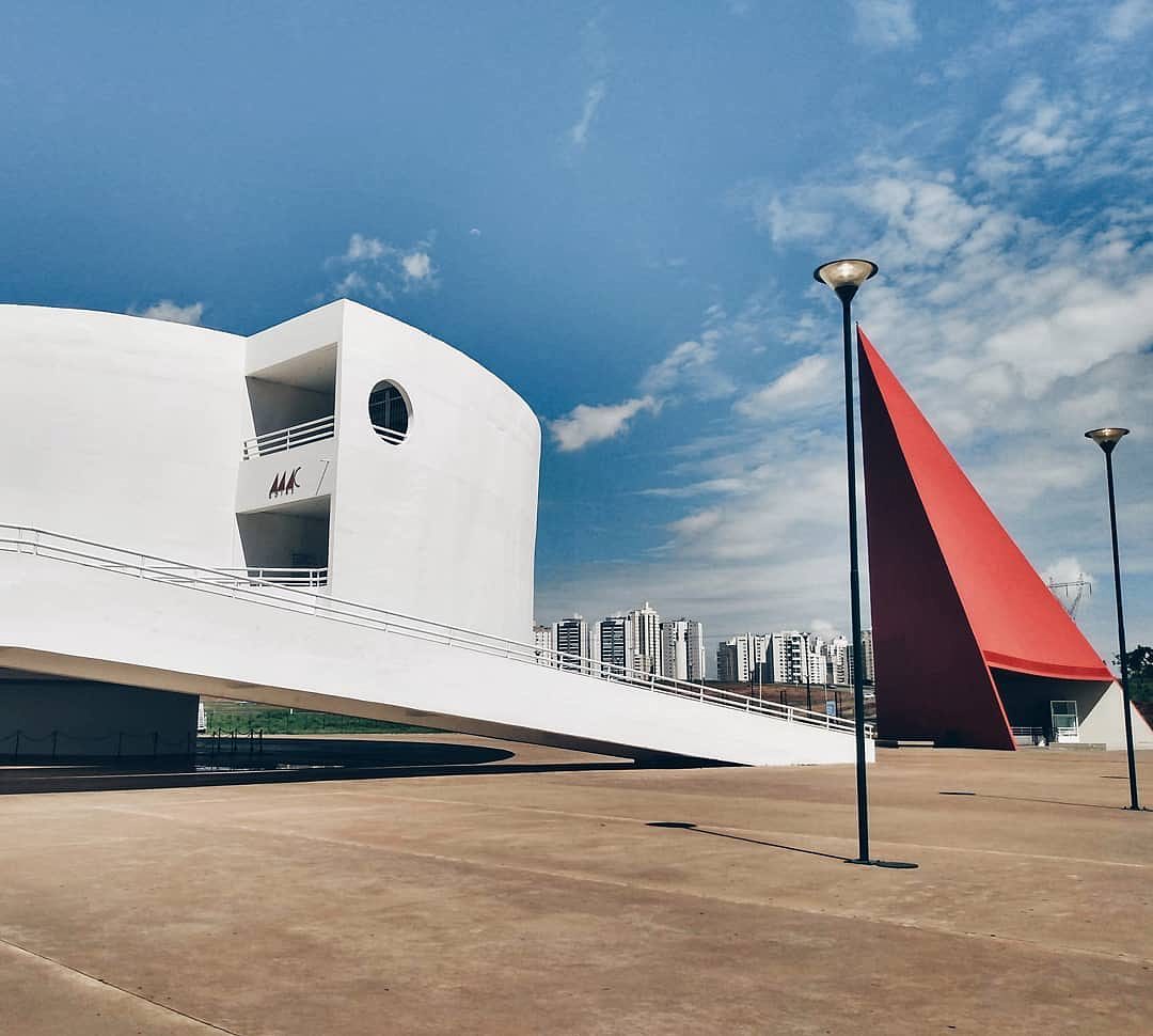 Bienal de São Paulo ocupa Museu de Arte Contemporânea (MAG)
