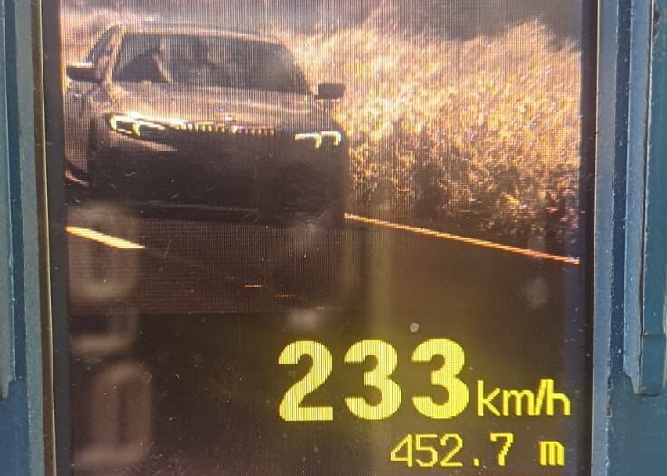 Veja vídeo de carro flagrado a 233 km/h em rodovia de Goiás
