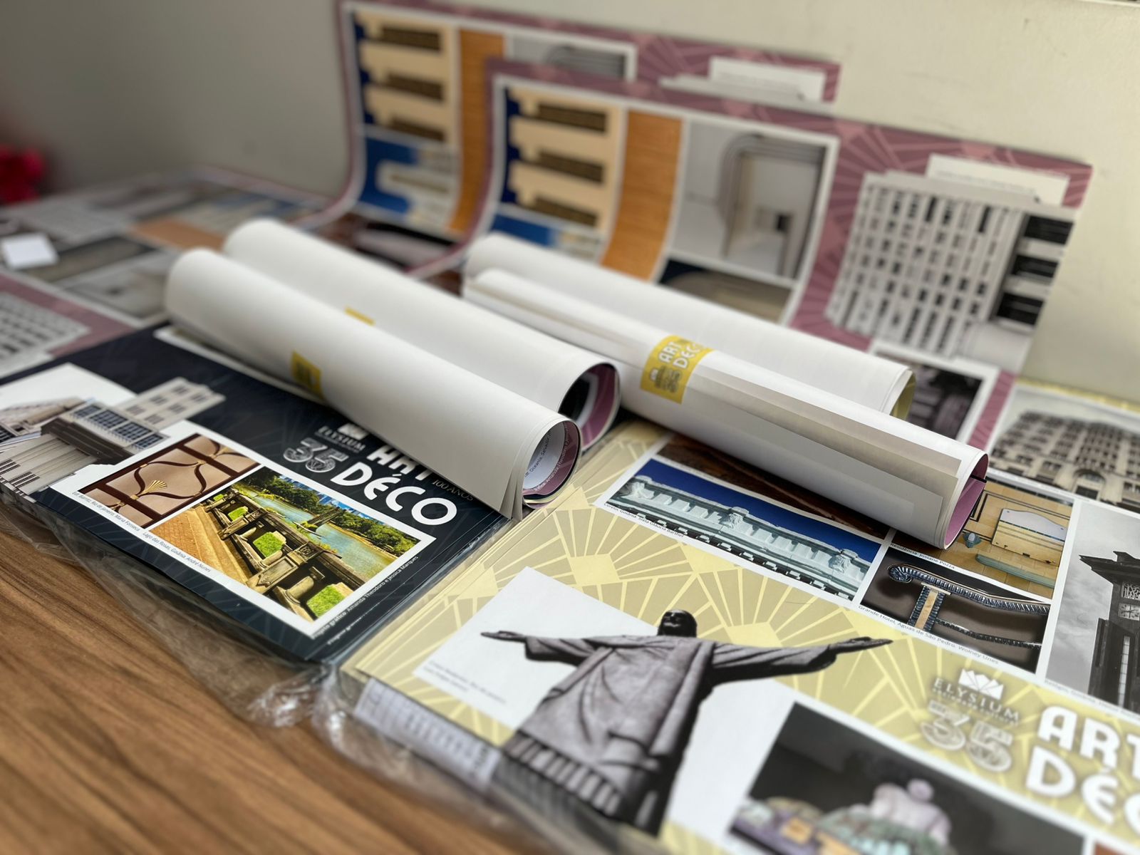 Fotografias sobre art déco vira cartazes com distribuição gratuita, veja endereço